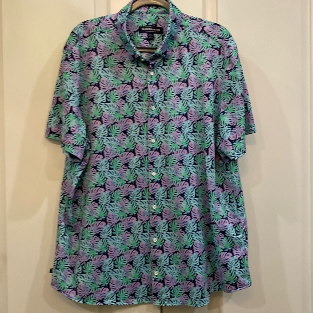 Casual short sleeved dress shirt